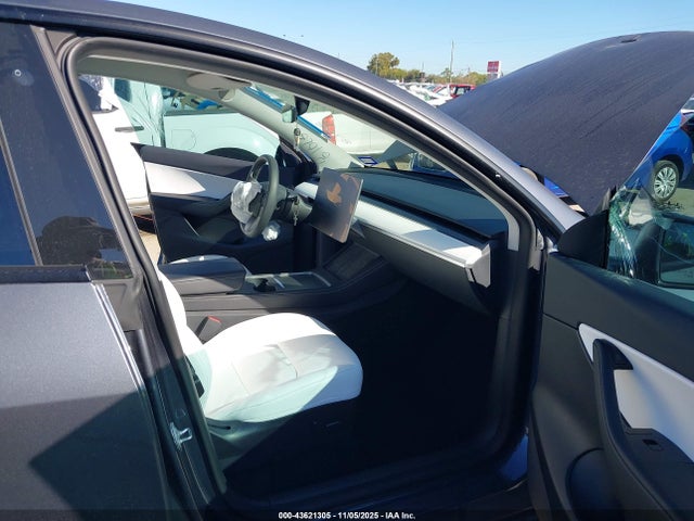 2022 TESLA MODEL Y 7SAYGDEE0NF513030 Photo 4