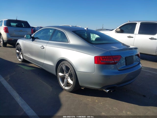 2011 AUDI A5 WAULFAFR2BA031459 Photo 2
