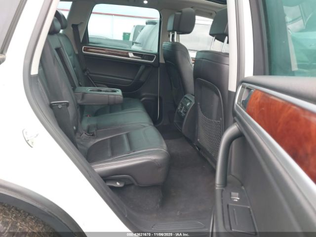 2011 VOLKSWAGEN TOUAREG WVGFF9BP0BD004841 Photo 7