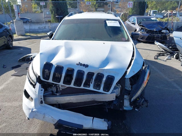 1C4PJLAS2HW585363 Jeep Cherokee Altitude Fwd