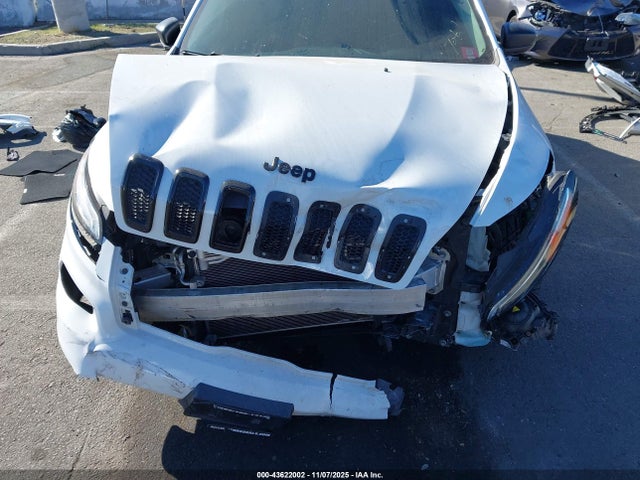 1C4PJLAS2HW585363 Jeep Cherokee Altitude Fwd