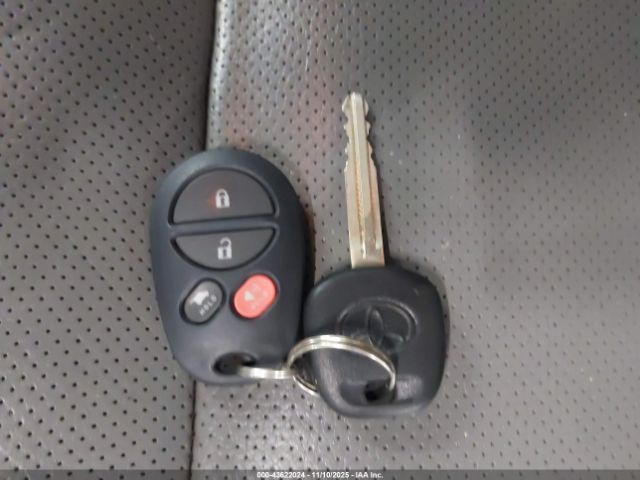 2011 TOYOTA SEQUOIA 5TDDW5G12BS045405 Photo 10