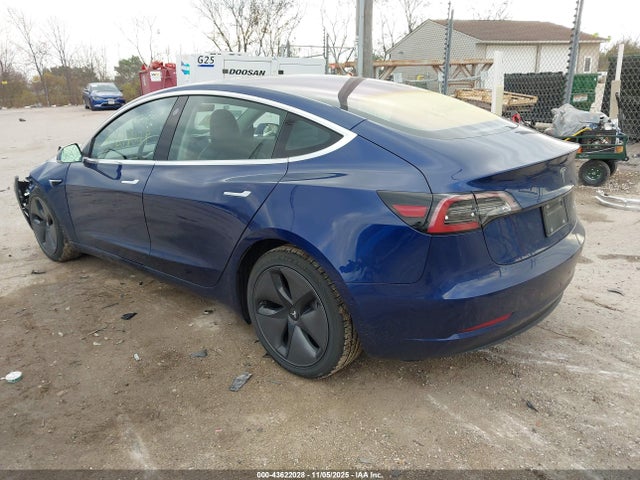 2019 TESLA MODEL 3 5YJ3E1EB9KF130569 Photo 2
