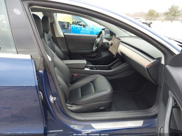 2019 TESLA MODEL 3 5YJ3E1EB9KF130569 Photo 4