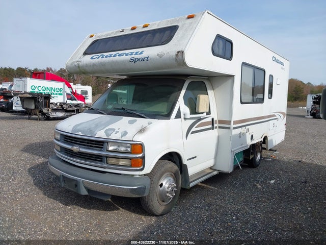 43622230 :رقم المزاد ، 1GBJG31R9Y1235215 vin ، 2000 Chevrolet Express Rv Cutaway مزاد بيع