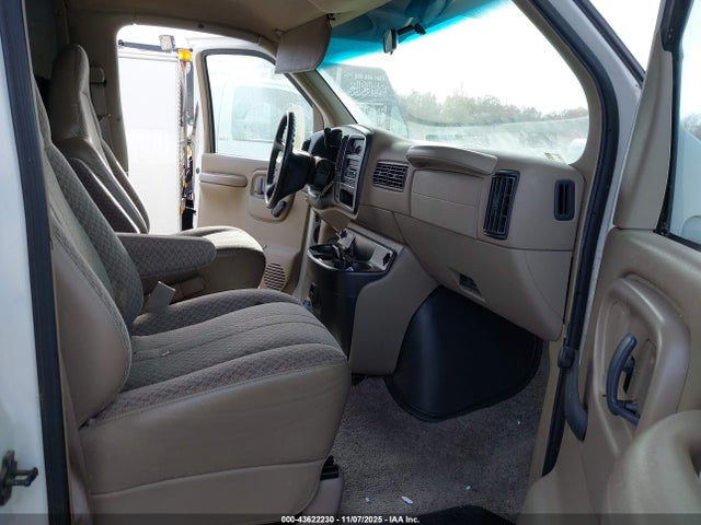 43622230 :رقم المزاد ، 1GBJG31R9Y1235215 vin ، 2000 Chevrolet Express Rv Cutaway مزاد بيع