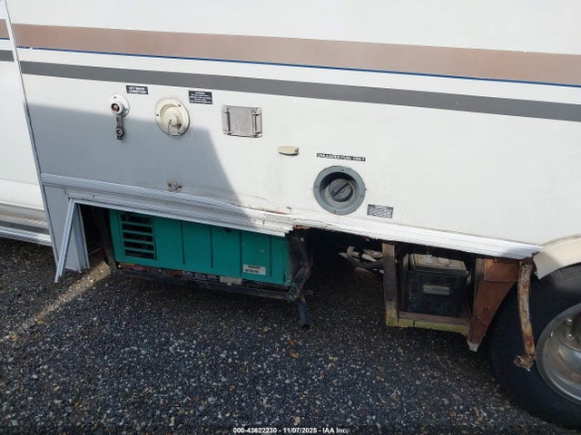43622230 :رقم المزاد ، 1GBJG31R9Y1235215 vin ، 2000 Chevrolet Express Rv Cutaway مزاد بيع
