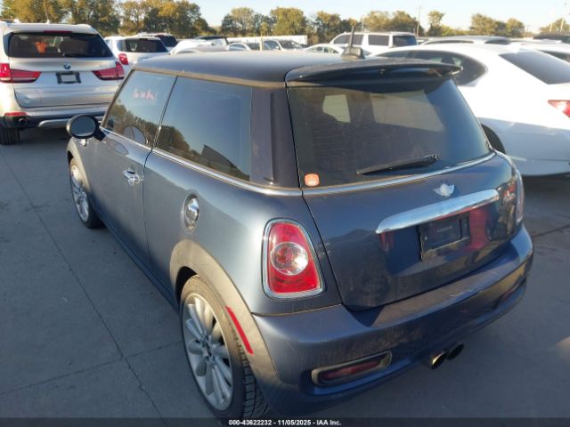 2011 MINI COOPER S WMWSV3C51BTY21836 Photo 2
