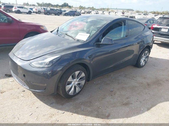 2024 TESLA MODEL Y 7SAYGDEEXRA228418 Photo 1