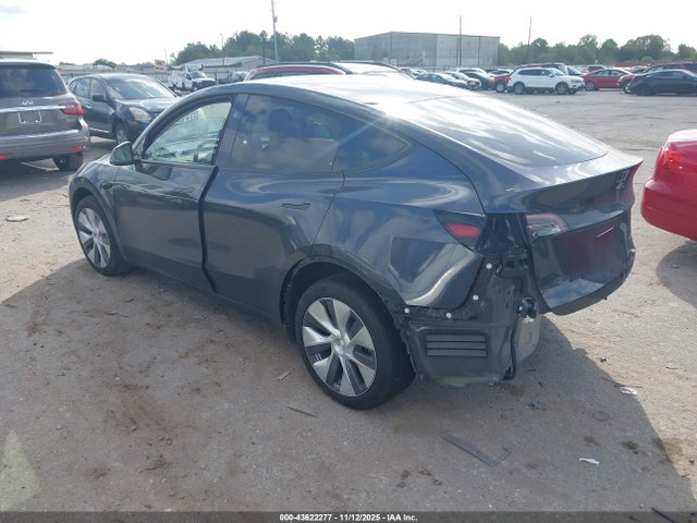 2024 TESLA MODEL Y 7SAYGDEEXRA228418 Photo 2