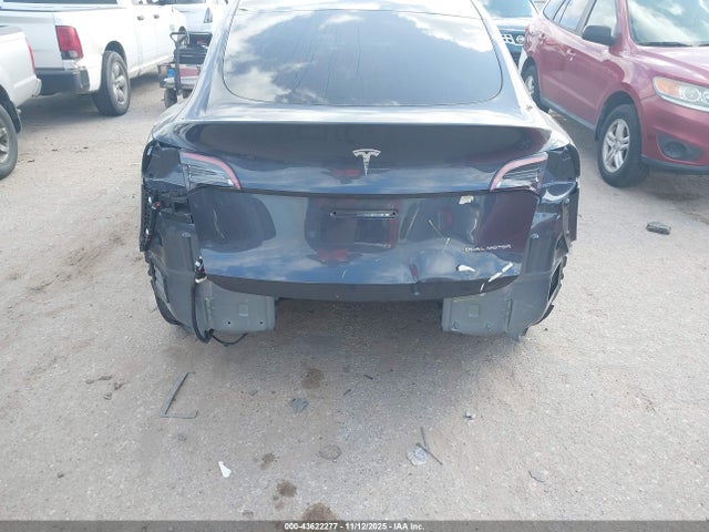 2024 TESLA MODEL Y 7SAYGDEEXRA228418 Photo 5