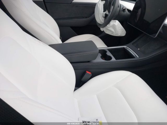 2024 TESLA MODEL Y 7SAYGDEF9RA265727 Photo 4