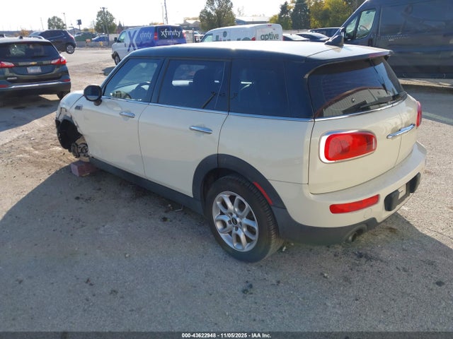2017 MINI CLUBMAN WMWLN5C54H2E31878 Photo 2