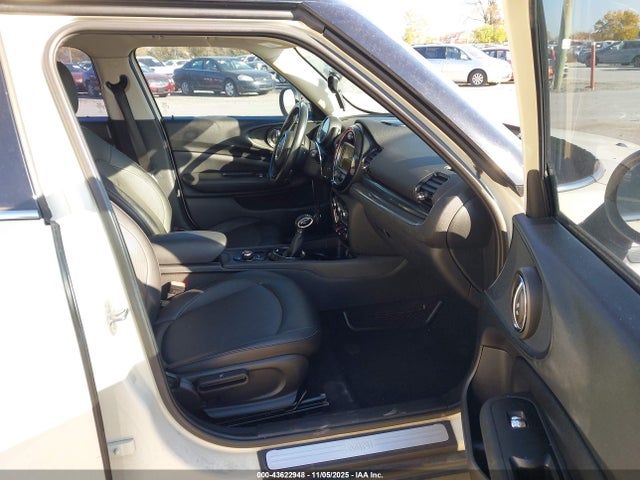 2017 MINI CLUBMAN WMWLN5C54H2E31878 Photo 4