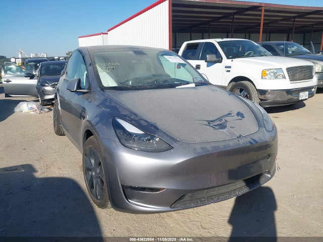 2024 TESLA MODEL Y 7SAYGAEE0RF157554 Photo 0