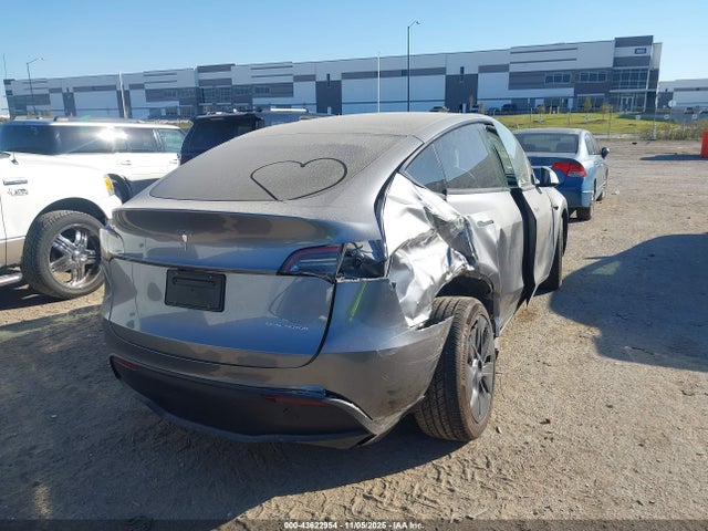 2024 TESLA MODEL Y 7SAYGAEE0RF157554 Photo 3