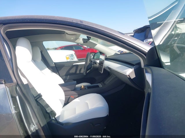 2024 TESLA MODEL Y 7SAYGAEE0RF157554 Photo 4