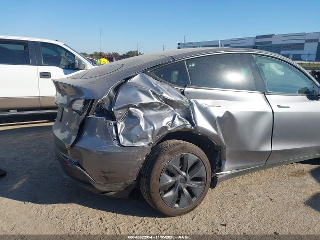 2024 TESLA MODEL Y 7SAYGAEE0RF157554 Photo 5