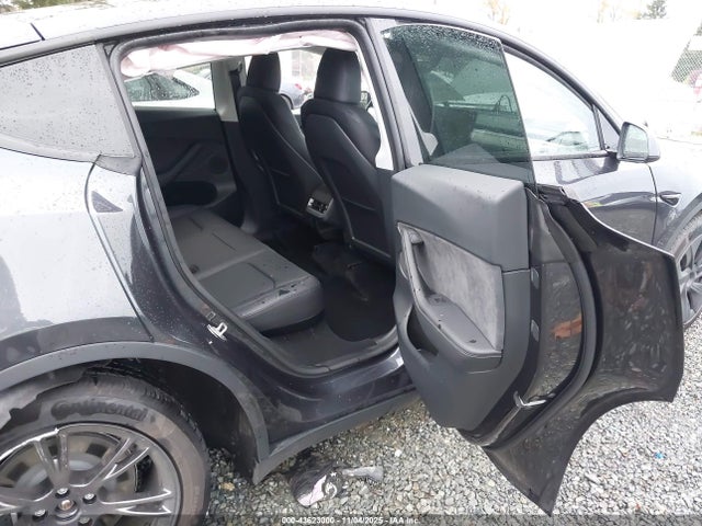2025 TESLA MODEL Y 7SAYGDED5SF258801 Photo 7