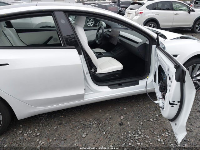 2025 TESLA MODEL 3 5YJ3E1EB8SF912006 Photo 4