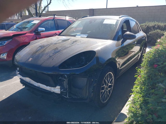 2018 PORSCHE MACAN WP1AB2A52JLB32700 Photo 1