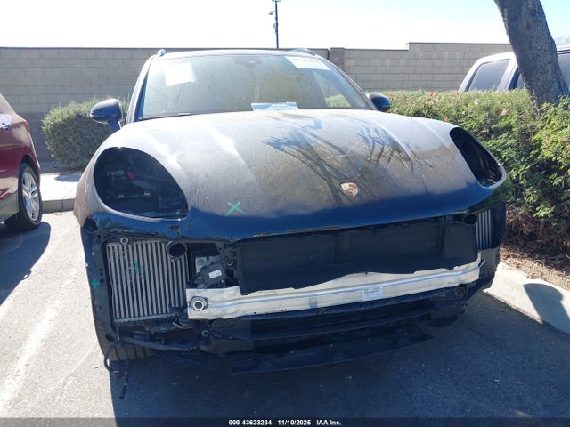 2018 PORSCHE MACAN WP1AB2A52JLB32700 Photo 5