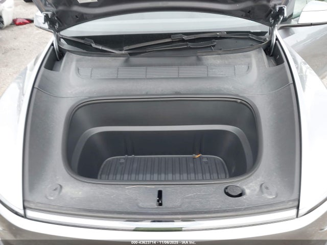 2026 TESLA MODEL Y 7SAYGDEE6TA388853 Photo 9
