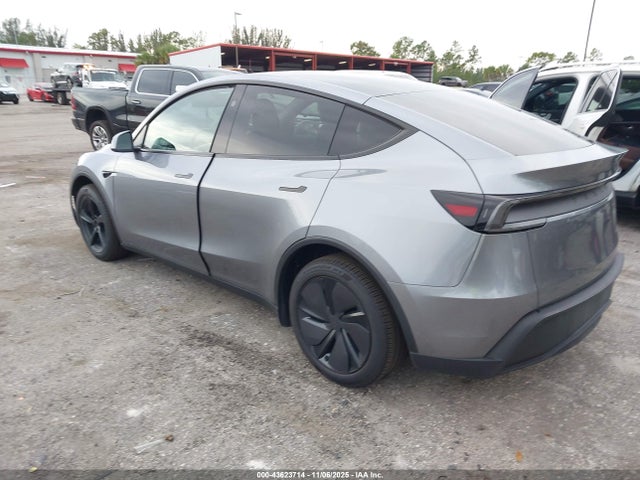 2026 TESLA MODEL Y 7SAYGDEE6TA388853 Photo 2