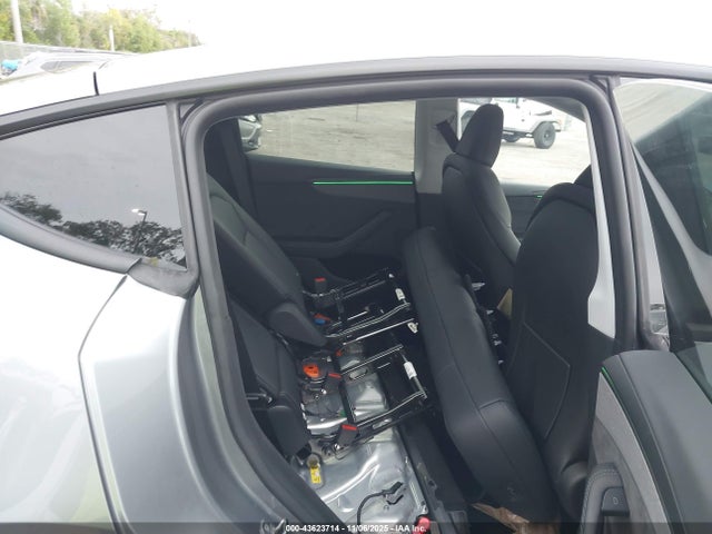 2026 TESLA MODEL Y 7SAYGDEE6TA388853 Photo 7