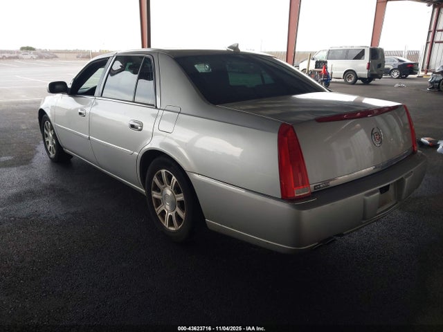 2010 CADILLAC DTS 1G6KA5EY3AU122415 Photo 2