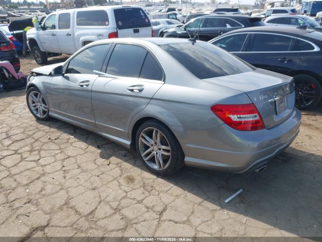 2012 MERCEDES-BENZ C 300 WDDGF8BB2CR225911 Photo 2