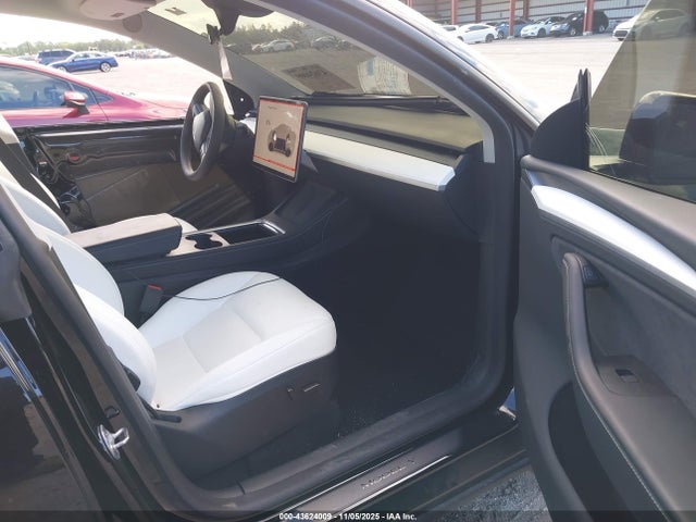2024 TESLA MODEL Y 7SAYGDEE7RA321381 Photo 4
