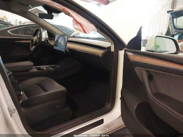 2025 TESLA MODEL Y 7SAYGDEE9SF254808 Photo 4