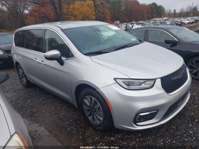 2023 CHRYSLER PACIFICA HYBRID 2C4RC1L77PR588847