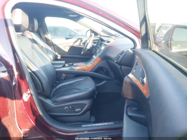 2020 LINCOLN NAUTILUS 2LMPJ8KP4LBL04343 Photo 4