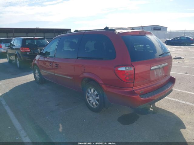2005 CHRYSLER TOWN & COUNTRY 2C4GP54L55R222669 Photo 2