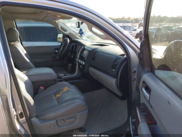 2011 TOYOTA SEQUOIA 5TDDW5G11BS045413 Photo 4
