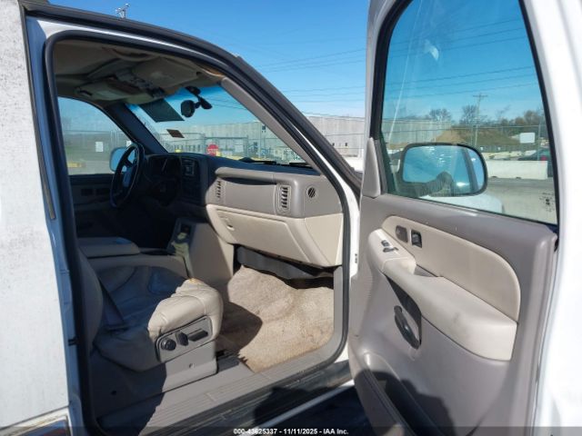 2002 GMC YUKON XL 1500 3GKFK16Z72G295441 Photo 4