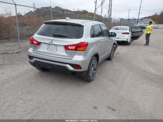 2018 MITSUBISHI OUTLANDER SPORT JA4AR3AW3JU001677 Photo 3