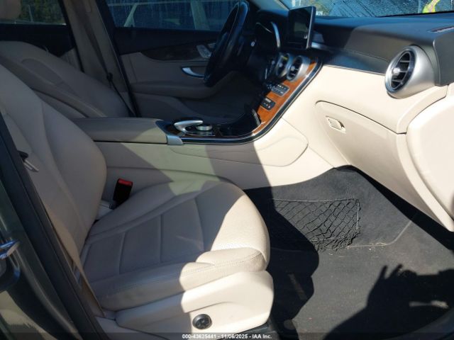 2017 MERCEDES-BENZ GLC 300 WDC0G4JBXHF128428 Photo 4