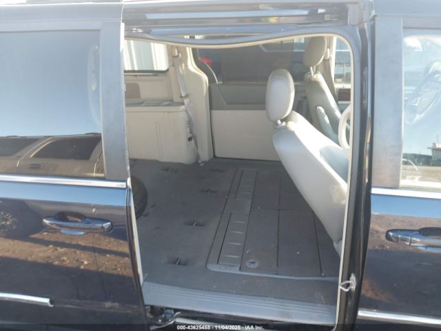 2010 CHRYSLER TOWN & COUNTRY 2A4RR5D1XAR149773 Photo 7