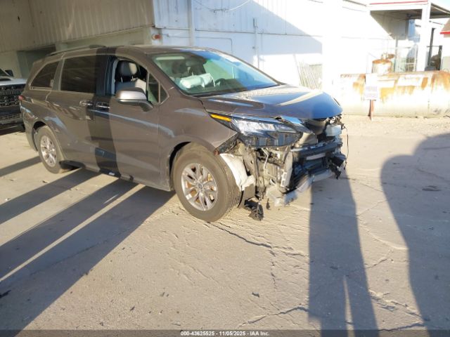2022 TOYOTA SIENNA 5TDYRKEC9NS131147