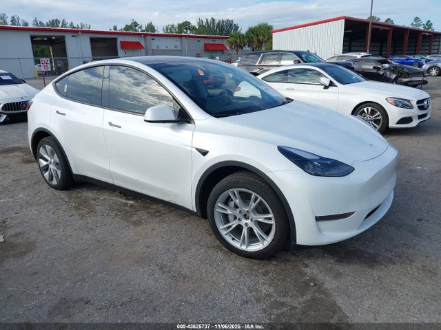 2024 TESLA MODEL Y 7SAYGDEE4RA275718 Photo 0