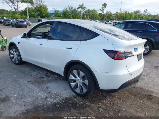 2024 TESLA MODEL Y 7SAYGDEE4RA275718 Photo 2