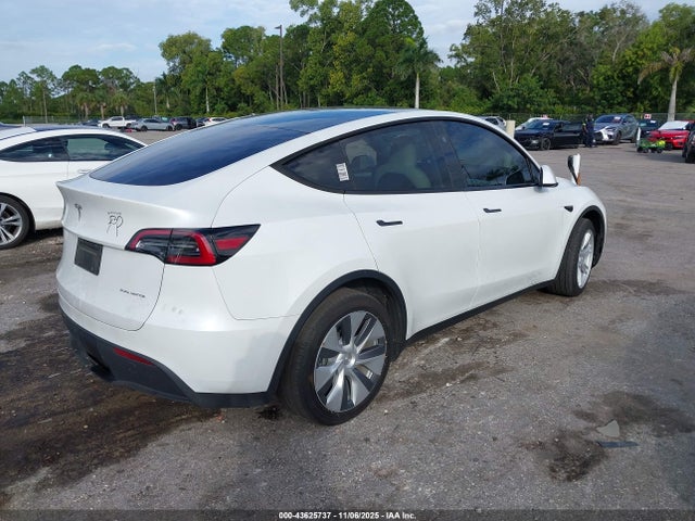 2024 TESLA MODEL Y 7SAYGDEE4RA275718 Photo 3