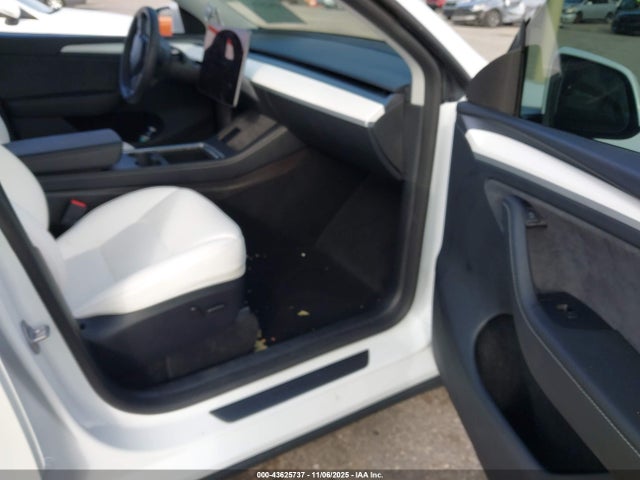 2024 TESLA MODEL Y 7SAYGDEE4RA275718 Photo 4