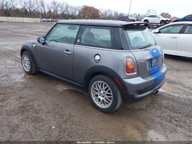 2009 MINI COOPER S WMWMF73589TW81677 Photo 2