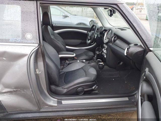 2009 MINI COOPER S WMWMF73589TW81677 Photo 4
