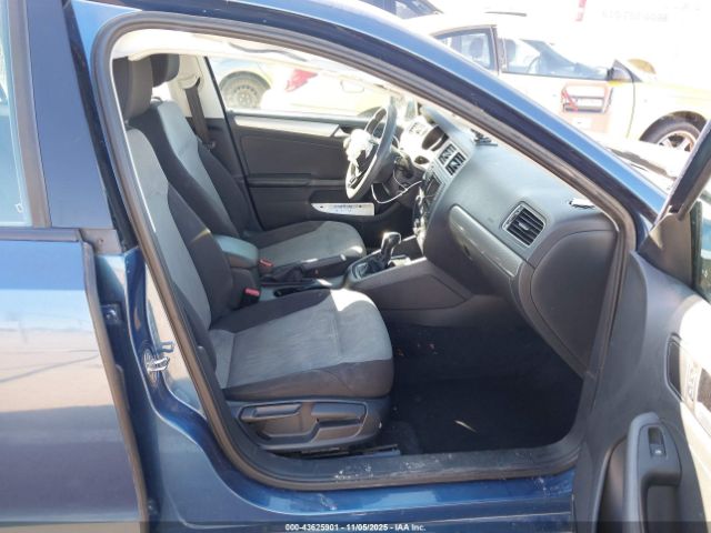 2018 VOLKSWAGEN JETTA 3VW2B7AJ7JM236692 Photo 4