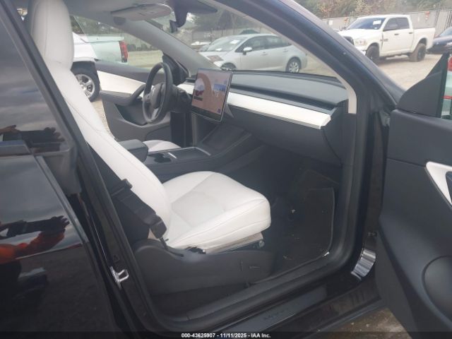 2021 TESLA MODEL Y 5YJYGDEF3MF246549 Photo 4